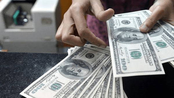بهمنِ طوفانی دلار؛ بازار ارز در اسفند وارد فاز اصلاح می‌شود؟