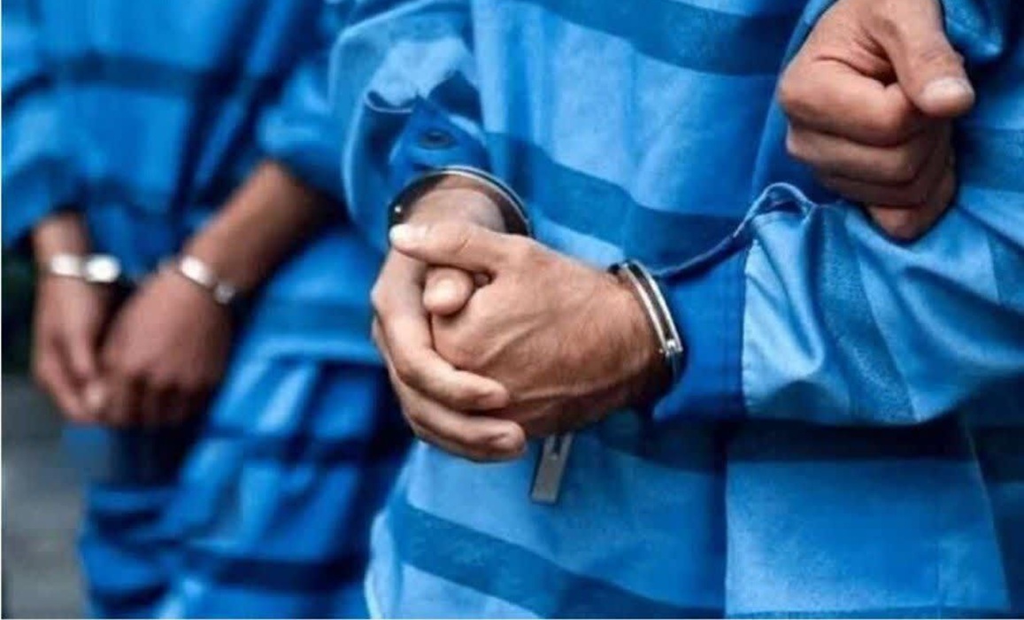 سرشبکه معاملات فردایی و کاغذی دستگیر شد