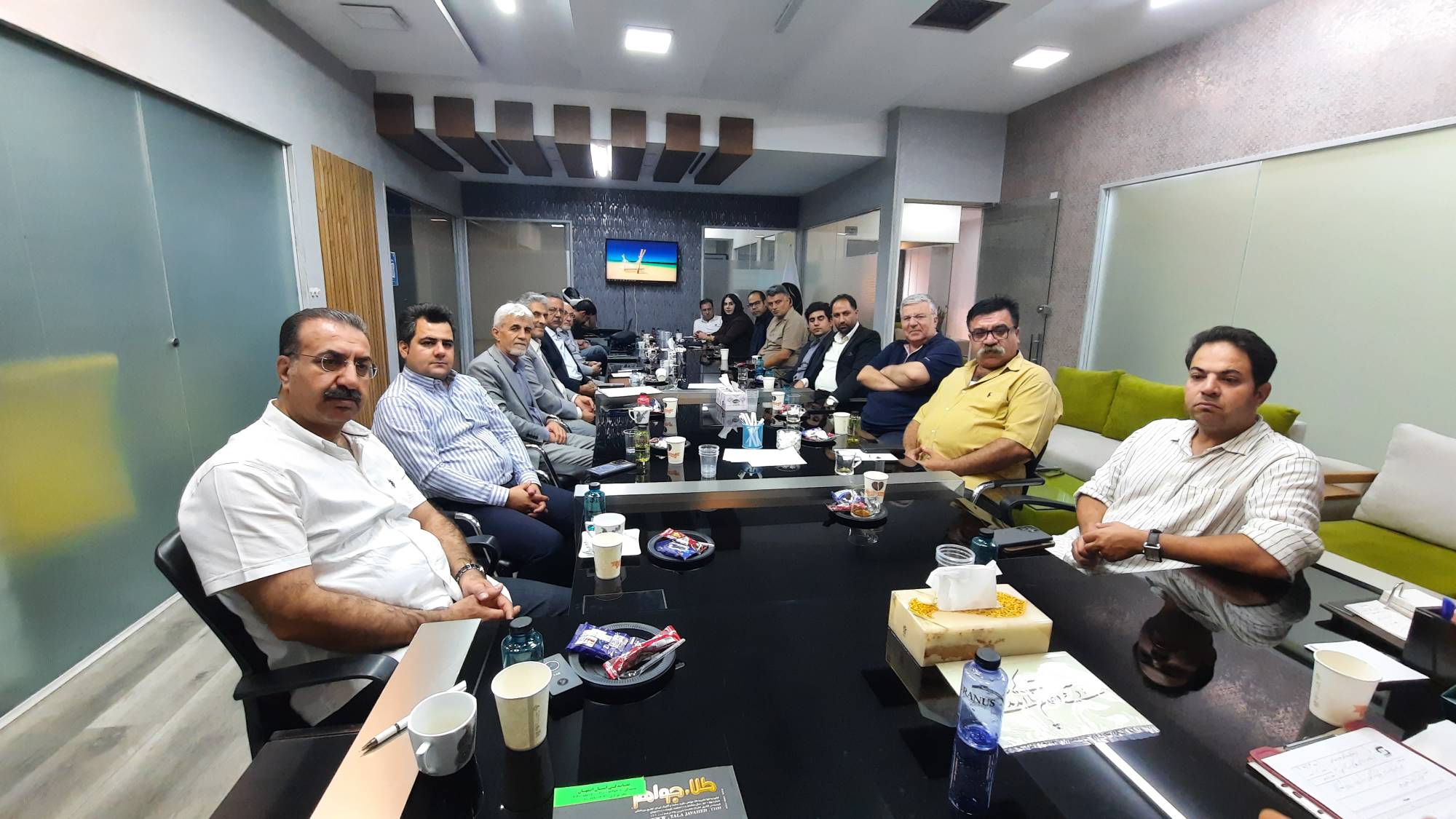 عزم جدی برای تحول در تولید؛ برگزاری دومین نشست کمیته ماشین‌سازان در انجمن طلا و جواهر اصفهان